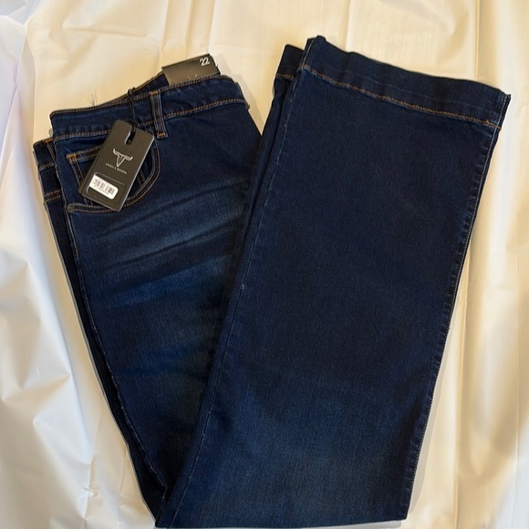 LUCKY &BLESSED - Picture 2 of 7